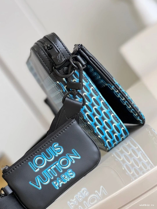 WIS TRIO VUITTON LOUIS MESSENGER 1121